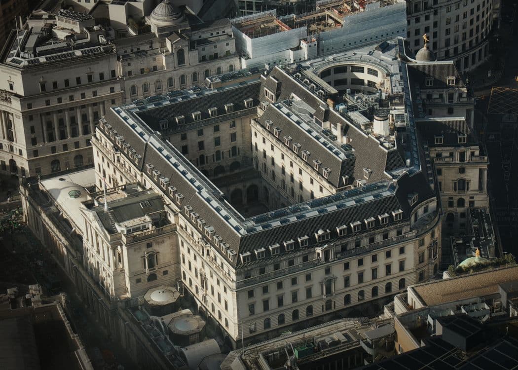 UK gilt yields retreat from 19 year high as rate rise bets build